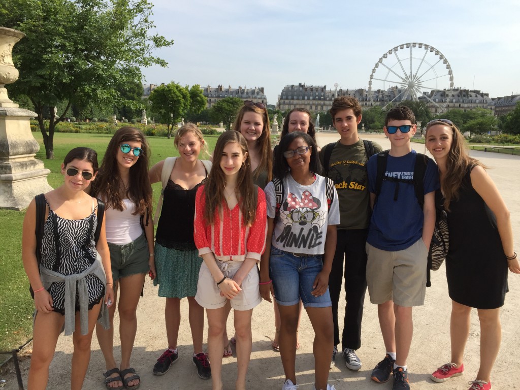 Some more students at the Jardin Des Tuileries. 